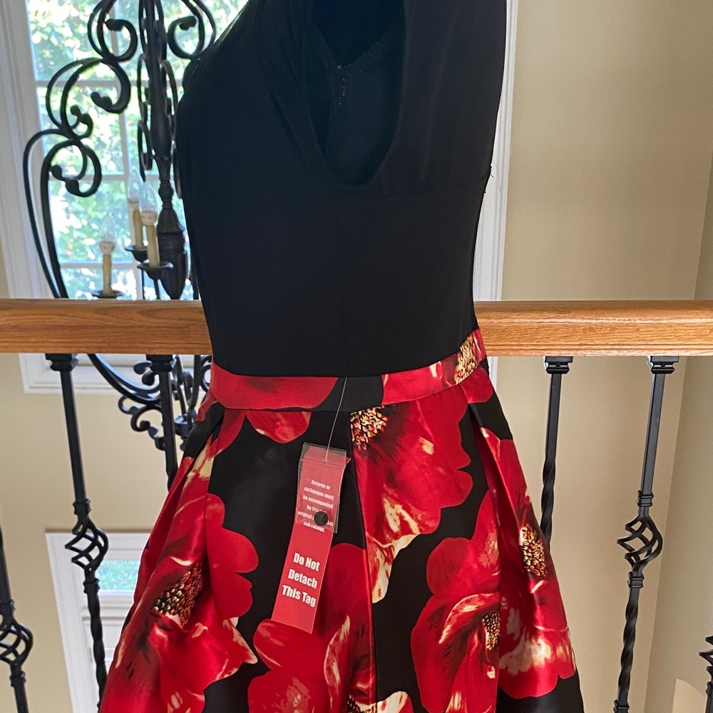 Floral Black and Red Skirt - Picture 6 of 8